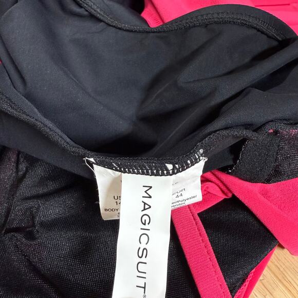 Magicsuit NWT Aubrey One Piece High Neck Coral Rose Pink Size 14 Soft Cup Bra - Picture 5 of 14
